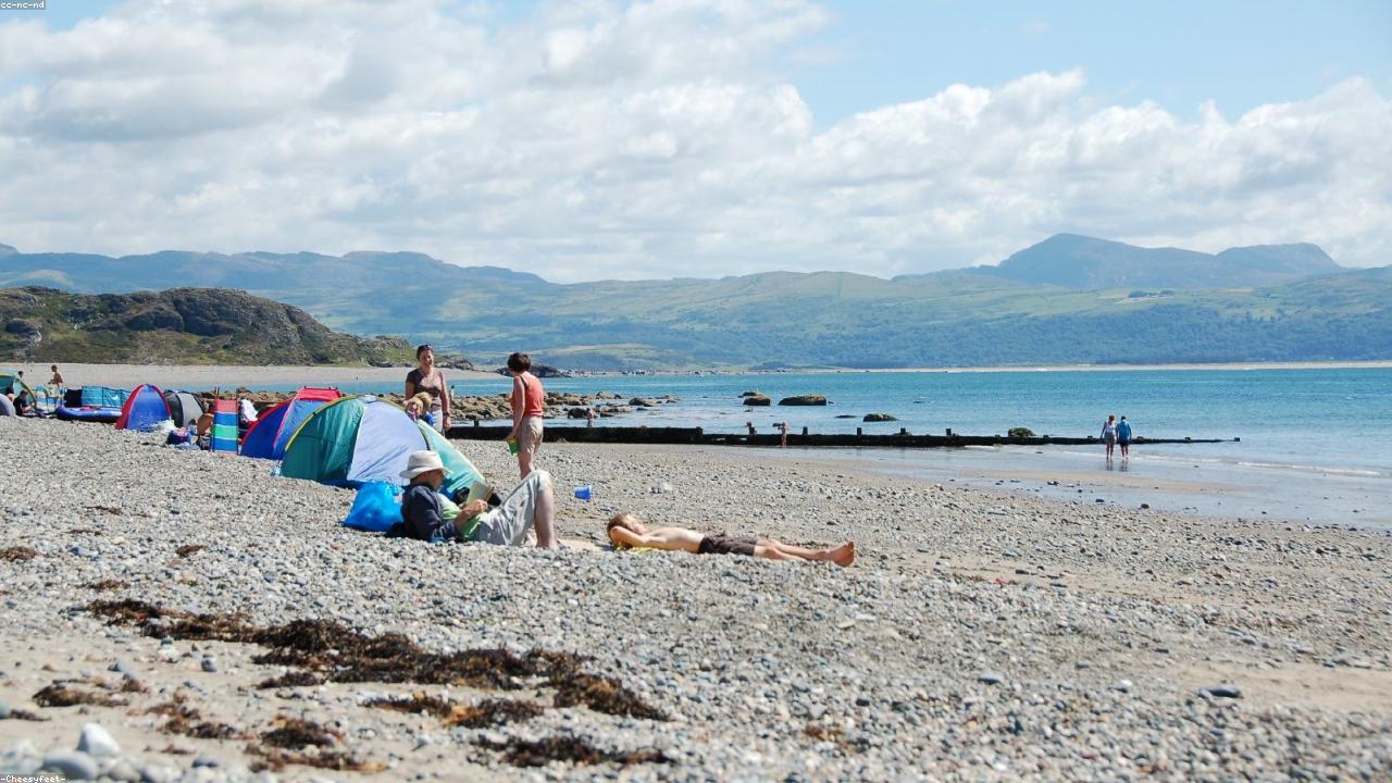 Cadwaladers ice cream parlour on Criccieth seafront